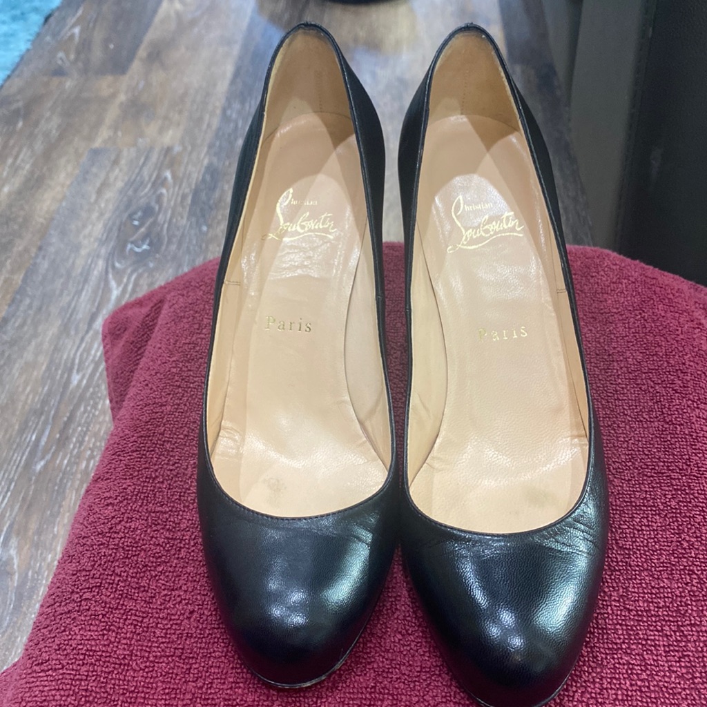Shoes, Beautiful Black Leather Round Toe.